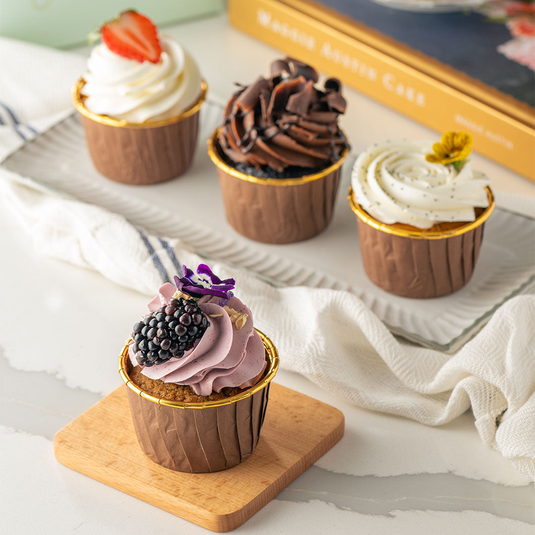 4 pcs PREMIUM Assorted Cupcakes